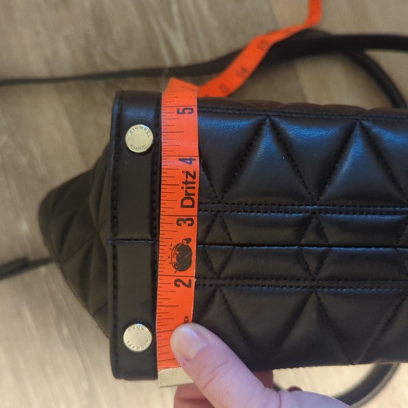 Michael Kors black quilted leather handbag w/ crossbody strap. - Picture 7 of 7
